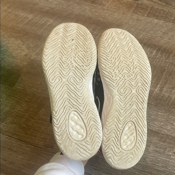 Nike KD Trey 5 VIII Basketball Shoes Boys Size 2 - Picture 7 of 9